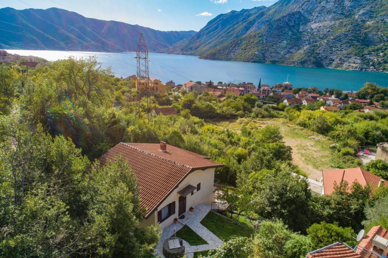 Aneta Apartments Risan Exterior photo