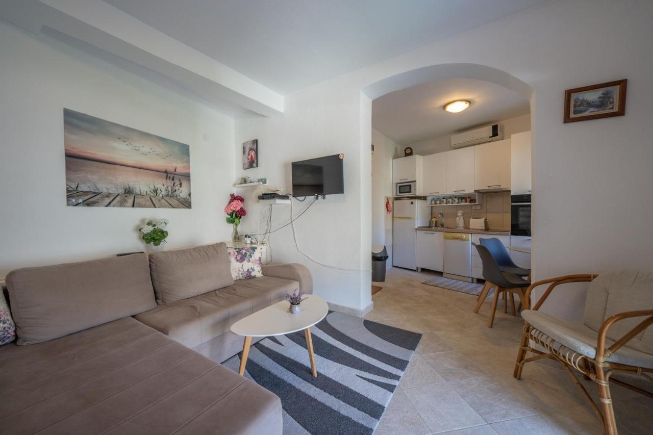 Aneta Apartments Risan Exterior photo